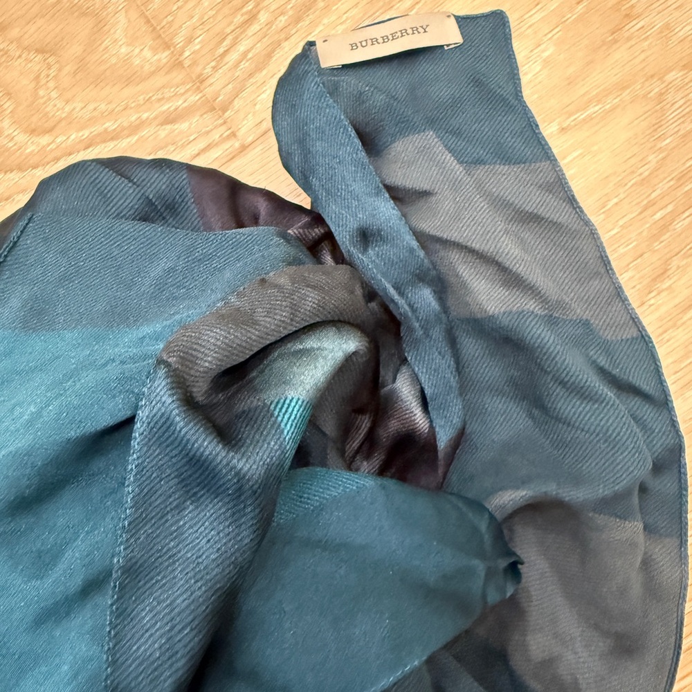 Silk Burberry scarf